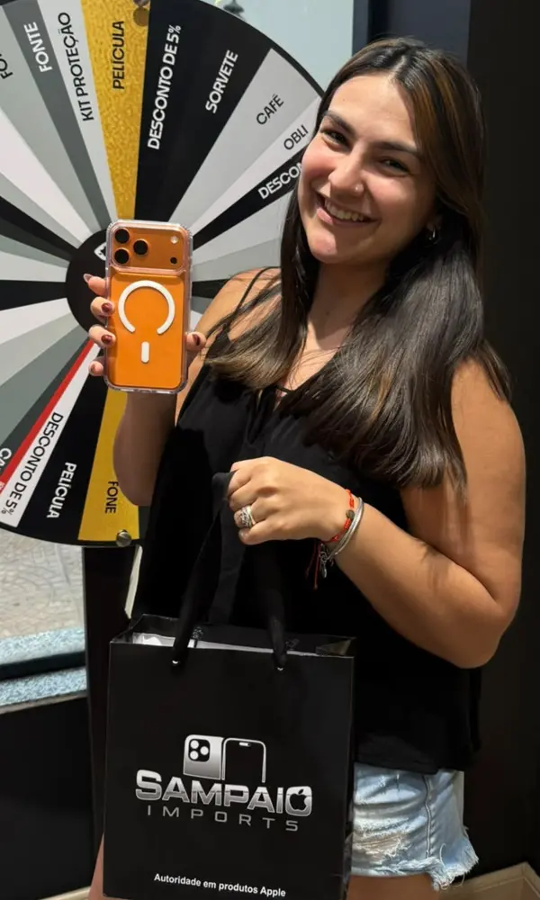 Cliente da Sampaio Imports com seu produto Apple